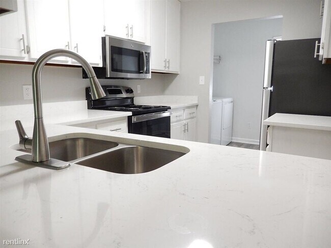 Foto del edificio - 2 br, 2.5 bath Townhome - 4885 Old Bainbri...