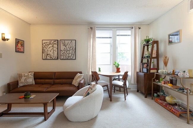 Foto del edificio - 1247 W Wellington Ave