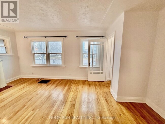 Building Photo - 704 Brookfield Rd