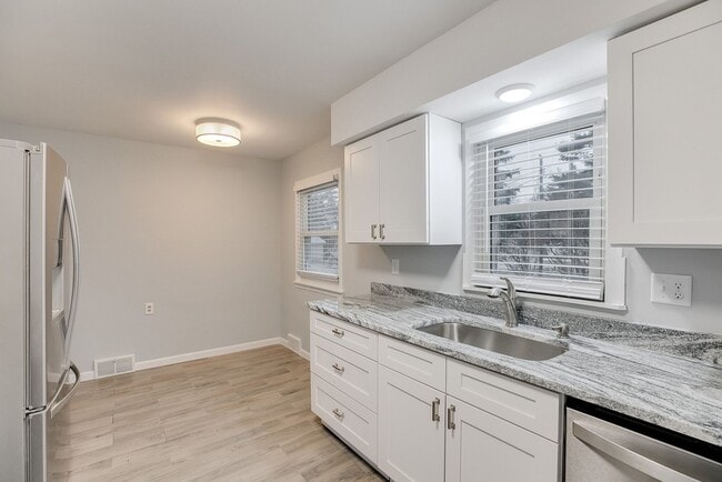 Building Photo - Stunningly Renovated 5-Bed Arden Hills Home.