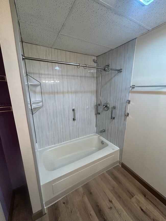 Foto del edificio - 222 E Lawrence Ave