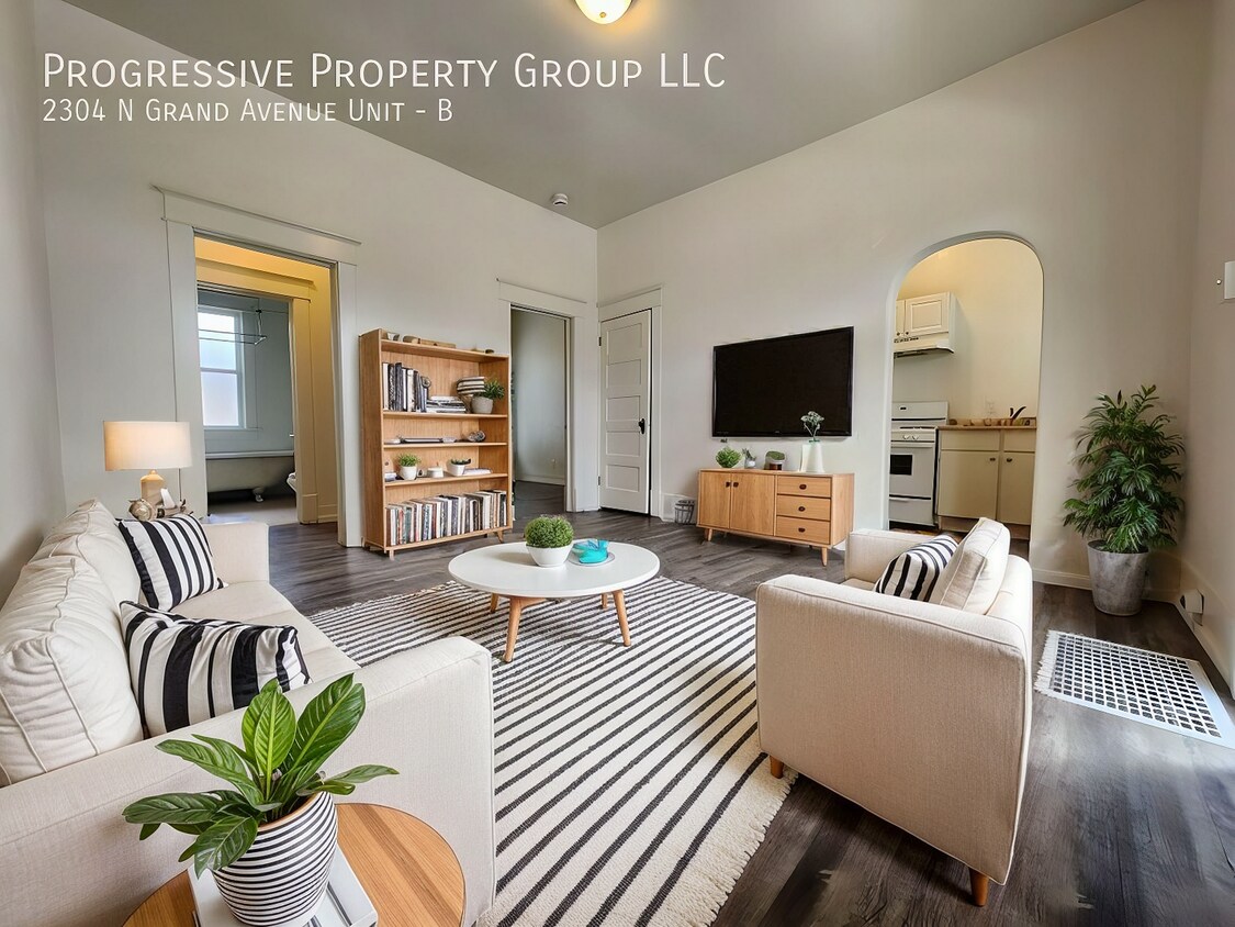Foto principal - 2304 N Grand Ave