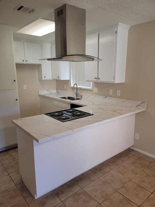 Foto del edificio - 1217 Vista Serena Ave