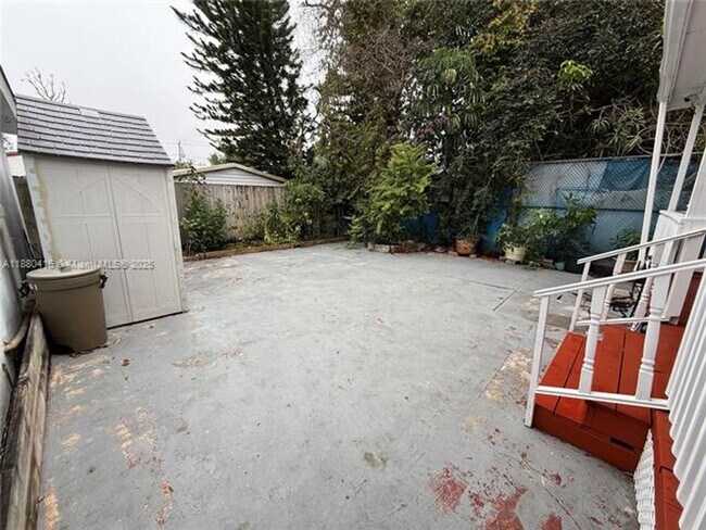 Foto del edificio - 1429 SW 23rd Terrace