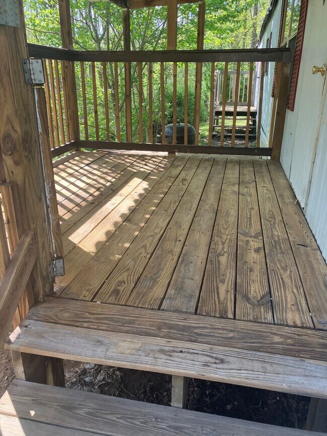 Foto del edificio - Remodeled 2 Bedroom in Candler