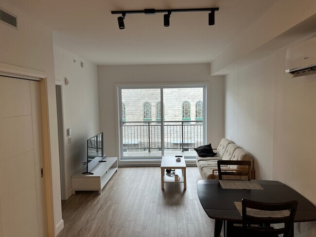 Building Photo - 37 Av Des Cascades