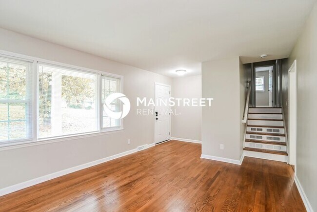 Foto del edificio - 4 Bedroom Pet-Friendly Home in Charlotte, NC with Main Street Renewal