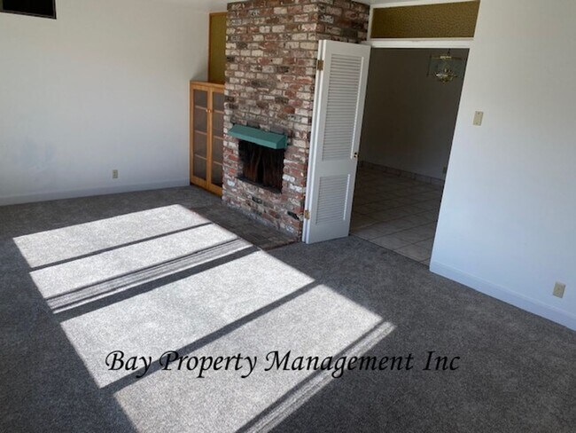 Building Photo - Back on the market! Charming 3 bedroom hom...
