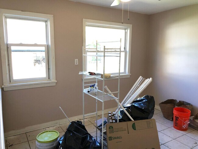 Building Photo - 3 BED 1 BATH SINGLE FAMILY IN THE PURITAS-...