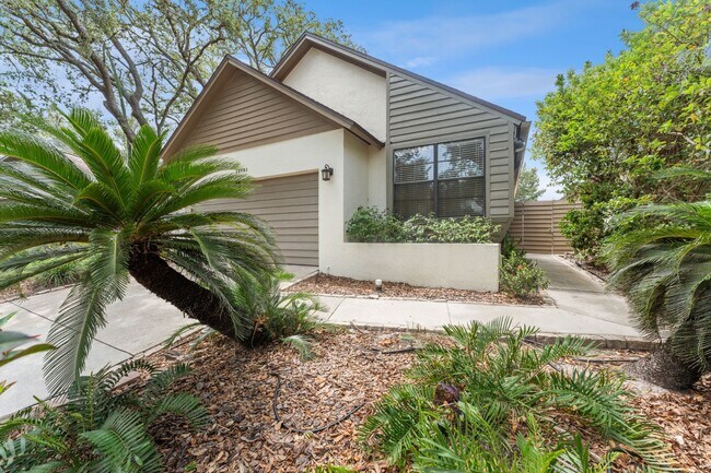 Foto del edificio - Stunning 3 BR/2 BA/2 Garage Single Family Home in  highly sought-after Sweetwater Oaks!