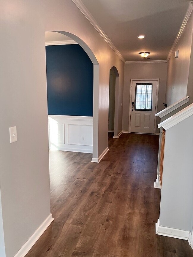 Building Photo - 300 Bracken Fern Road FOR RENT!