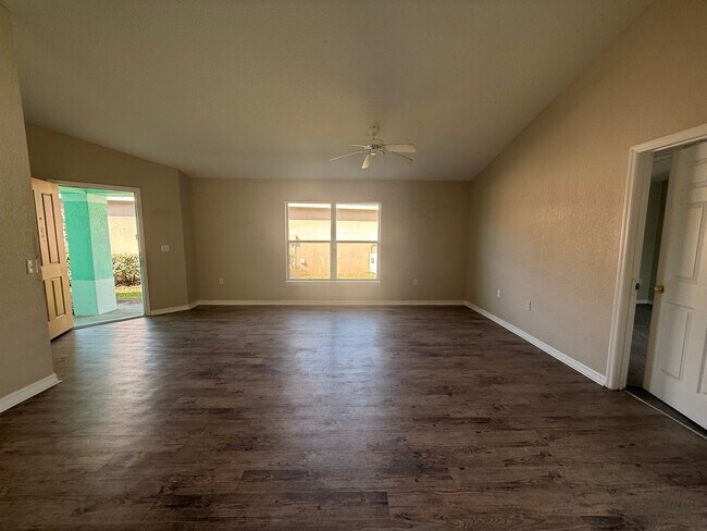 Building Photo - 202 Reserve Dr