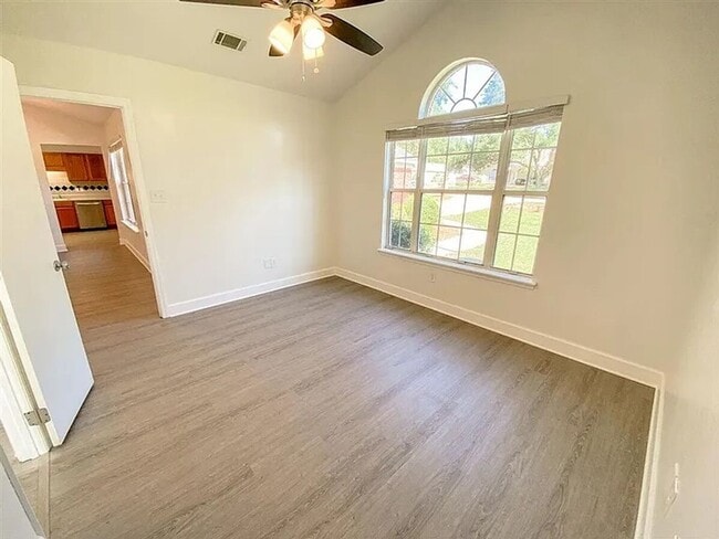 Foto del edificio - Family-Friendly Northeast Home Steps from Top-Rated Schools