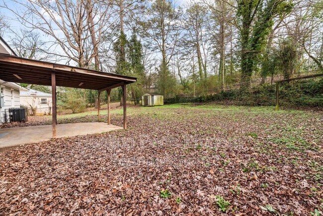 Foto del edificio - 221 Lawson Rd