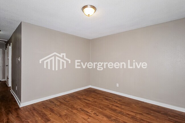 Building Photo - 837 Pitney Ln