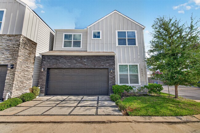 Foto del edificio - 8802 Hollister Pine Ct