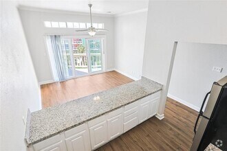 Building Photo - 7820 Seawall Blvd