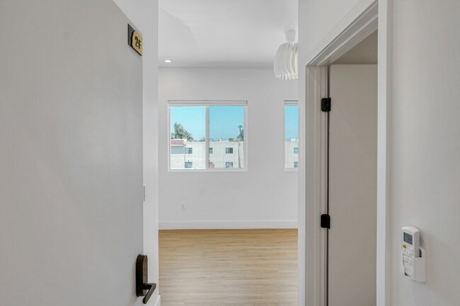 Foto del edificio - 4800-4802 S Slauson Ave