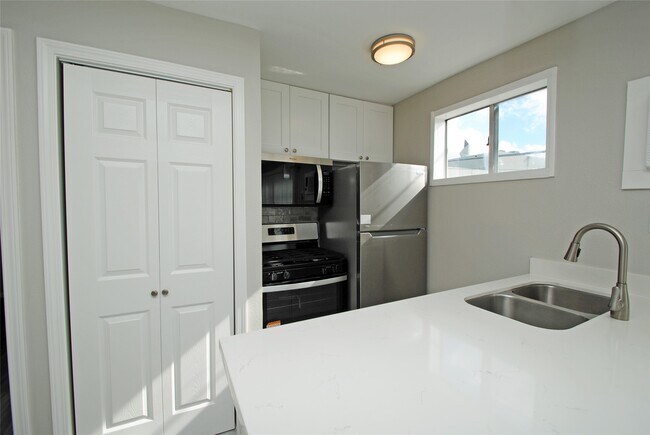 Building Photo - 2515 Yoakum Blvd