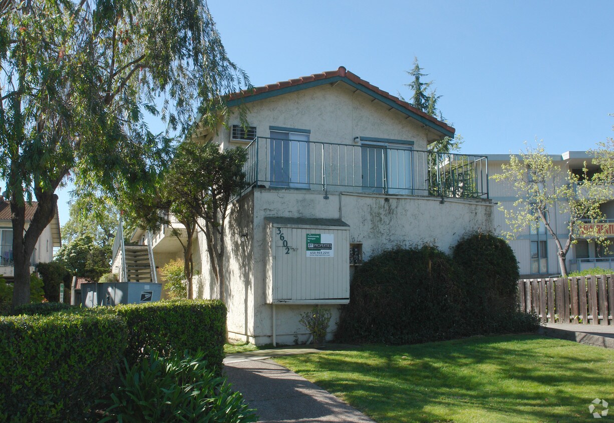 Foto del edificio - 3602 Lillick Dr