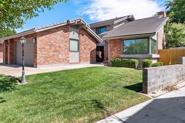 Foto del edificio - Unique Downtown Fully Renovated Beauty!