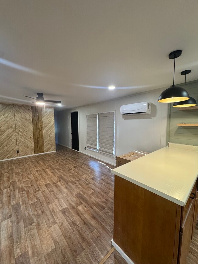 Foto del edificio - 7485 Sturrock Rd