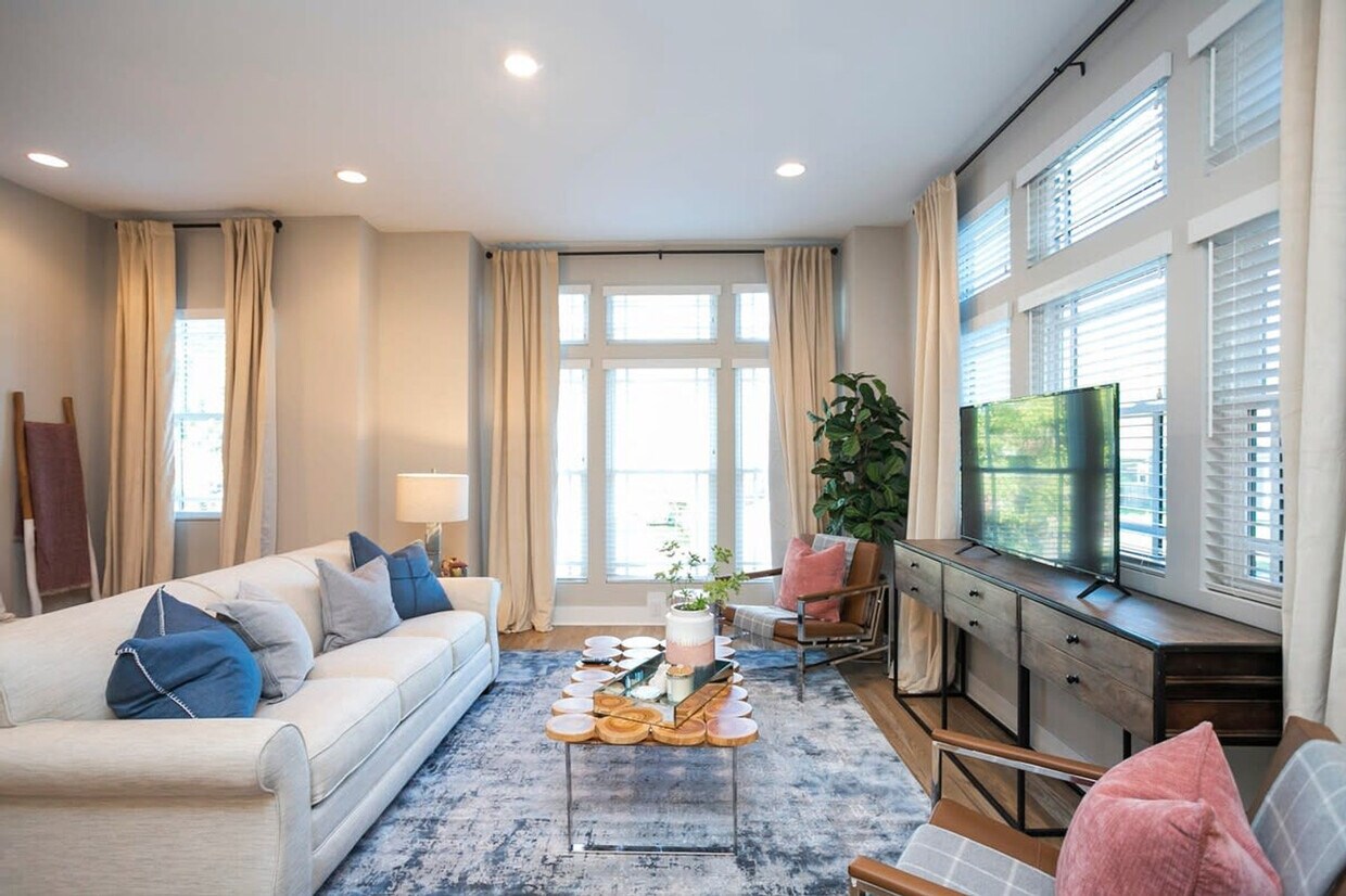 Foto principal - 709 26th Ave N