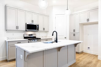Building Photo - 2952 E Snowberry Dr