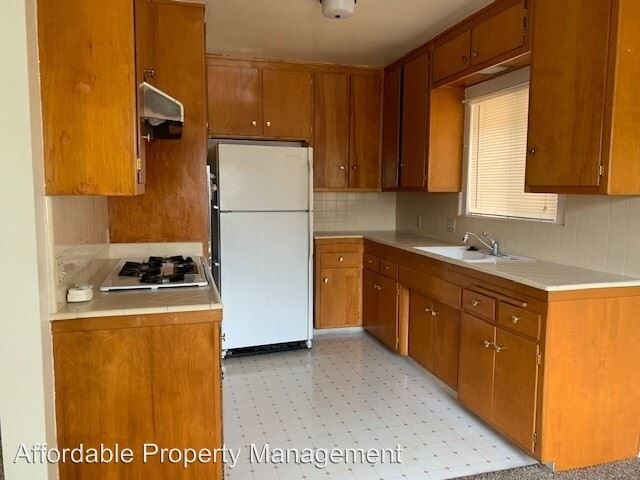 Building Photo - 461 E Algrove St