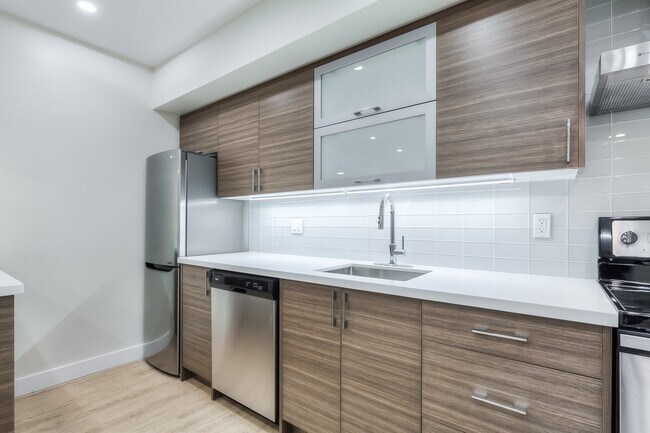 Building Photo - 240 Durie St
