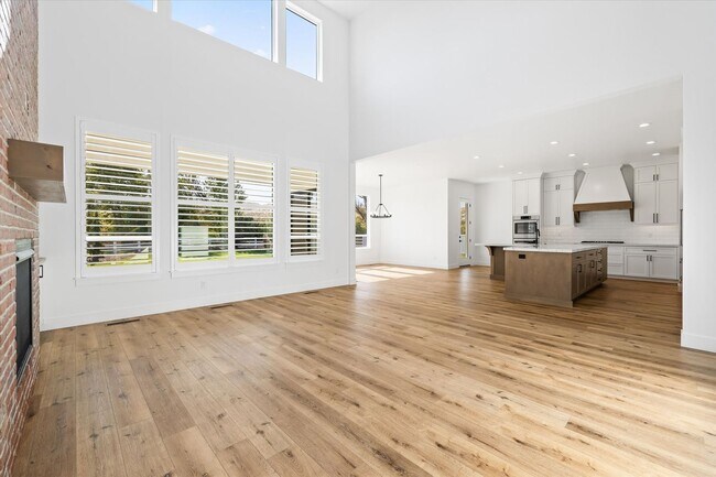 Foto del edificio - Luxury 5-Bed + Bonus + RV Garage Home for ...
