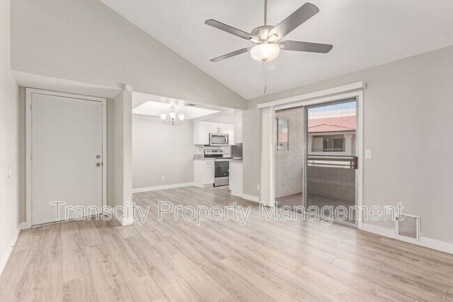 Foto del edificio - 10610 S 48th St