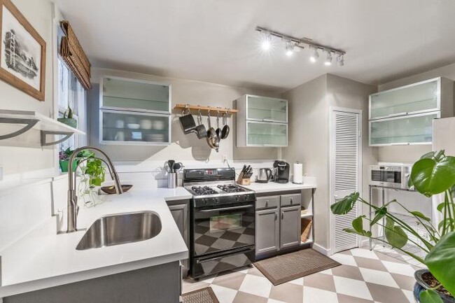 Building Photo - 2 bedroom in San Francisco CA 94117