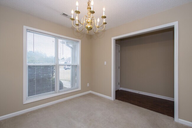 Foto del edificio - Half off first month rent move in special!!