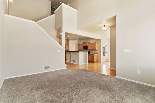 Building Photo - 3 Bedroom, 4 Bathroom, 2-Car Garage in Rigden Farms