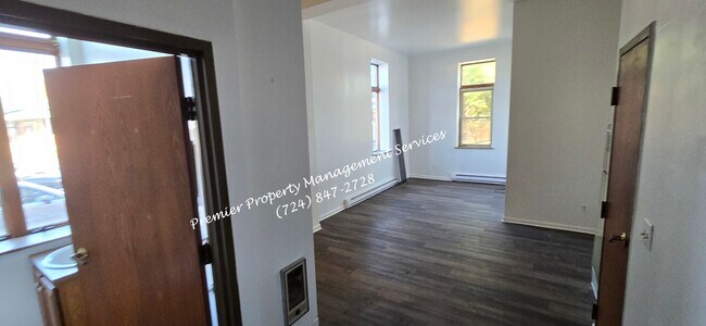 Foto del edificio - 518 W Cunningham St