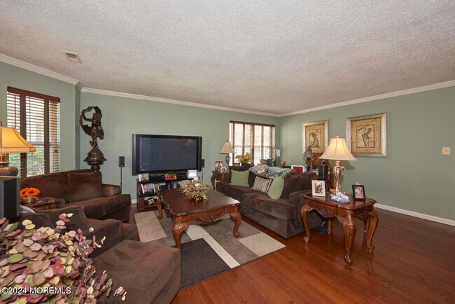 Foto del edificio - 271 Tulip Ln