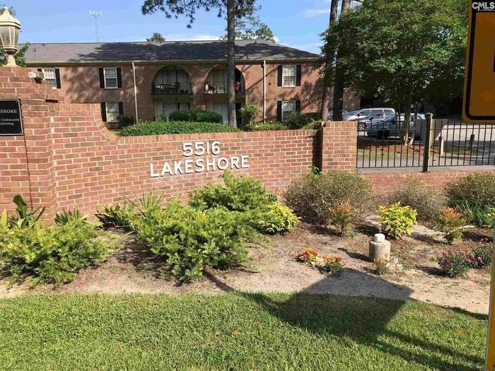 Primary Photo - 5516 Lakeshore Dr