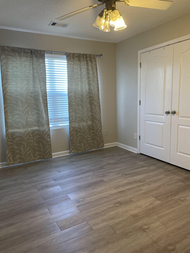 Building Photo - 409 Bridgewater Cir
