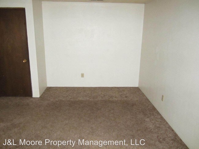 Building Photo - 519 S Holly St