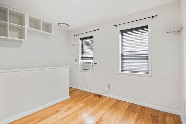 Building Photo - 2222 Gough St