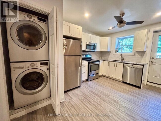 Photo du bâtiment - 340 Howland Ave