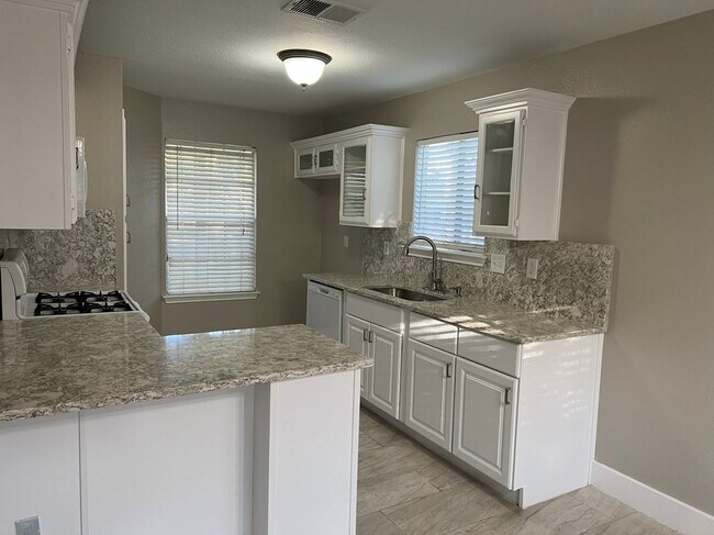 Foto del edificio - 5909 Avery Island Ave