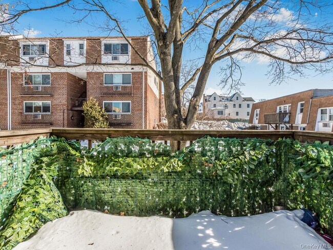 Foto del edificio - 380 N Broadway