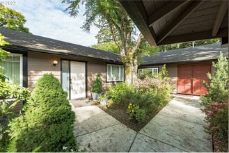 Building Photo - 9125 SW Monterey Pl