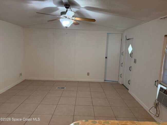 Foto del edificio - 2132 Rocway Dr