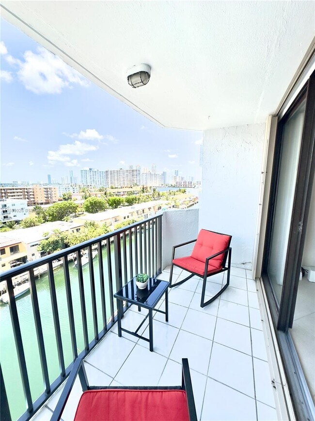 Foto del edificio - 3703 NE 166th St