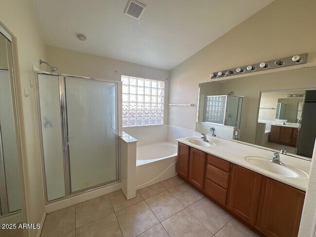 Foto del edificio - 10256 E Peralta Canyon Dr