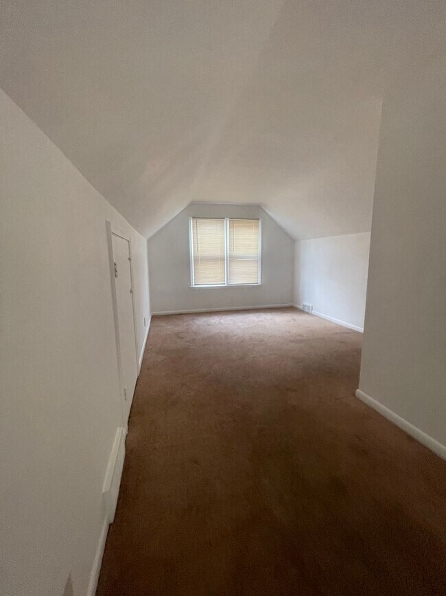 Building Photo - 3 bedroom home section 8 accepted