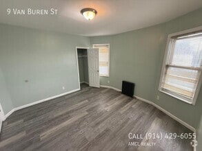 Building Photo - 9 Van Buren St